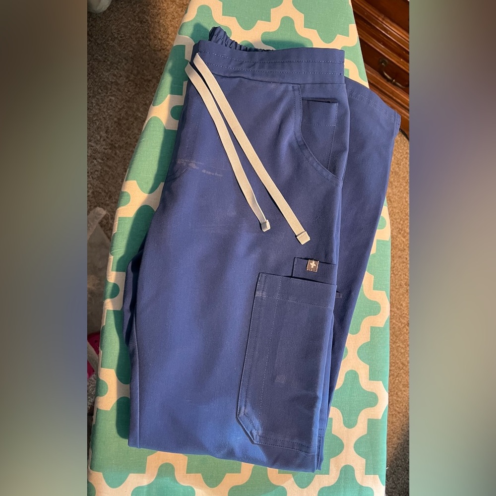 Figs xs Yola skinny scrub pants